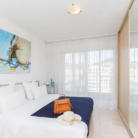 On La Croisette Fabulous Sea View 1 Bed דירה *