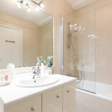 On La Croisette Fabulous Sea View 1 Bed דירה *