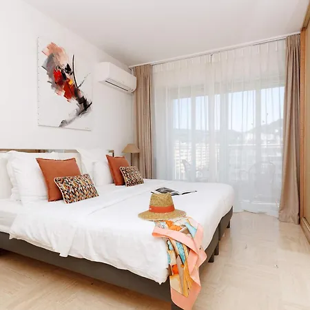 On La Croisette Fabulous Sea View 1 Bed *