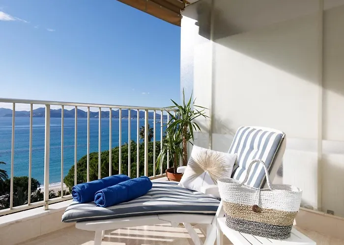 On La Croisette Fabulous Sea View 1 Bed Appartement