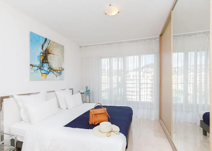 On La Croisette Fabulous Sea View 1 Bed Appartement *
