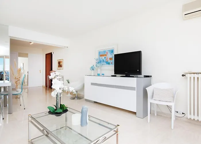 Appartement On La Croisette Fabulous Sea View 1 Bed Cannes